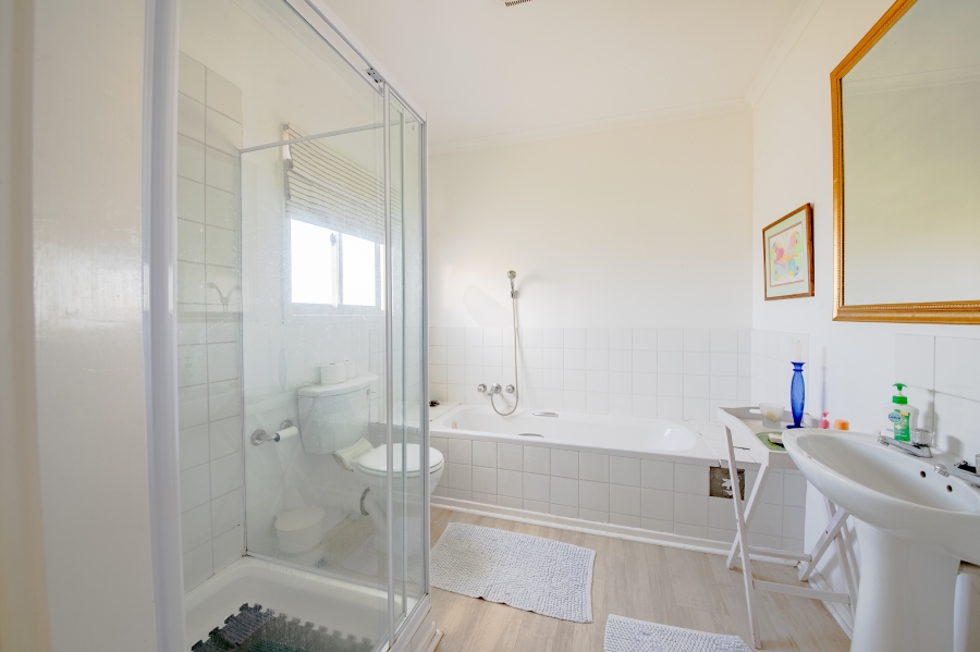 4 Bedroom Property for Sale in Pringle Bay Western Cape